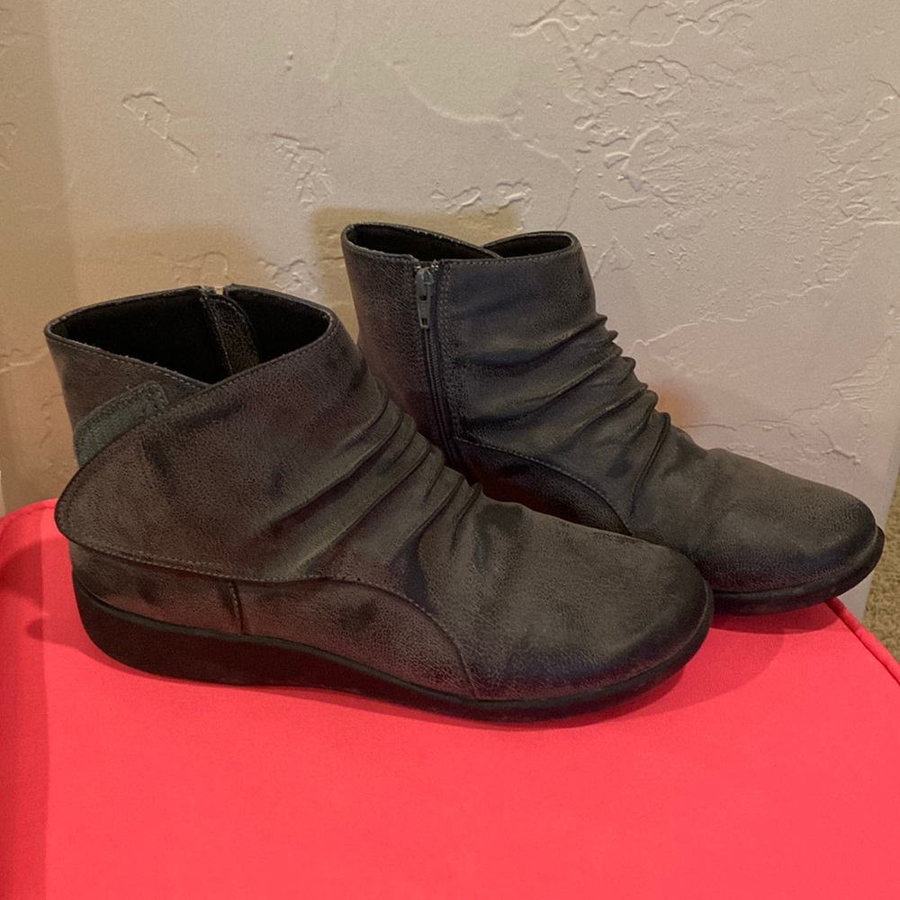 Cloudsteppers by Clark’s - size 8